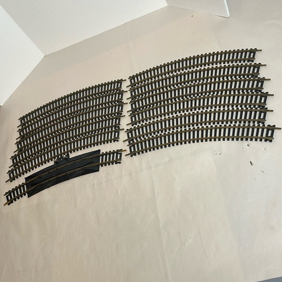 HO Tracks 12 pieces -11 Tyco #15685 and 1 R T 18"Rerailer terminal track 25671 - Picture 6 of 7